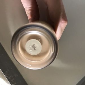 Stila Makeup - Stila Aqua Glow Foundation- Light Stila Makeup - Stila Aqua Glow Foundation- Light